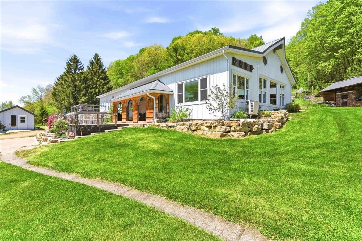 Single Family 3BR 4BA - E15845 Short Drive, Hillsboro, WI