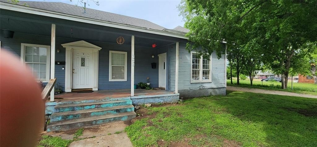 Duplex 3BR 3BA - 301 W Patterson Street W, Eastland, TX