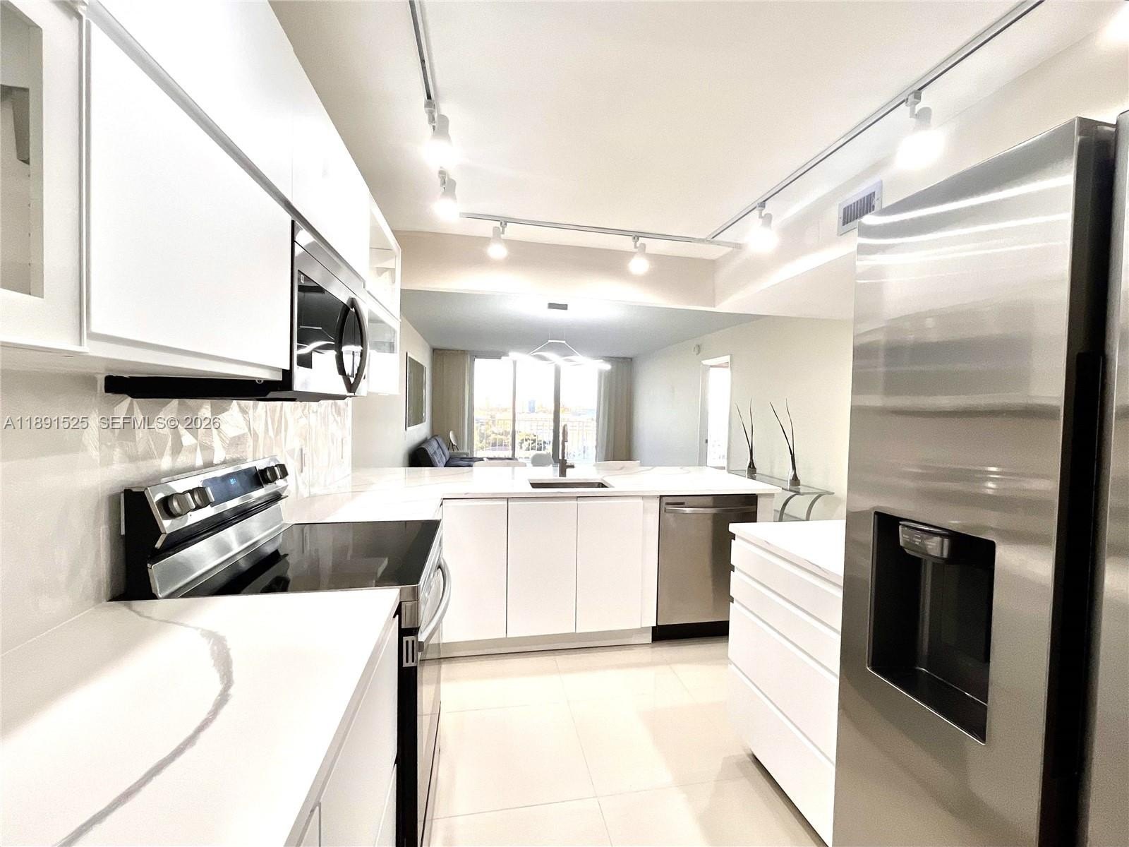 Condo 1BR 2BA - 800 SE 20th Ave, Deerfield Beach, FL