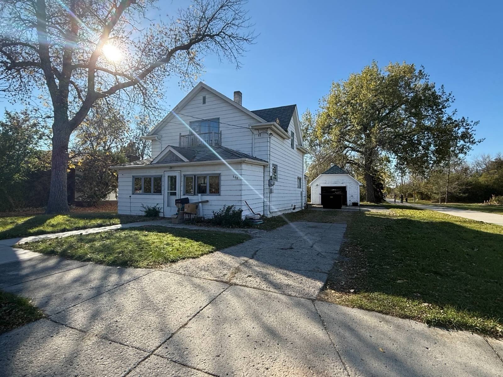 Single Family 3BR 2BA - 602 Bennett St., Bottineau, ND