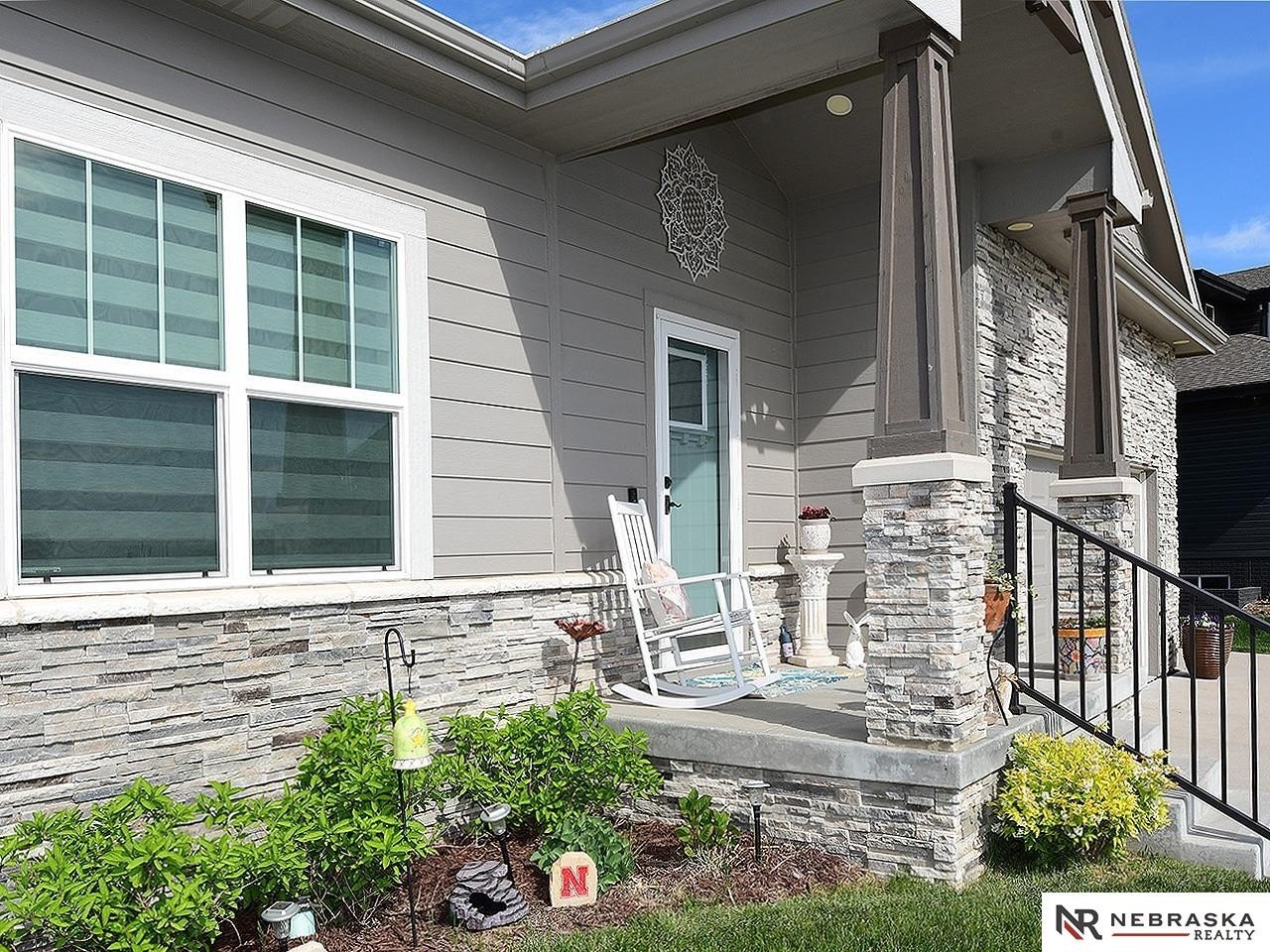 Single Family 4BR 4BA - 11976 S 113th Street, Papillion, NE