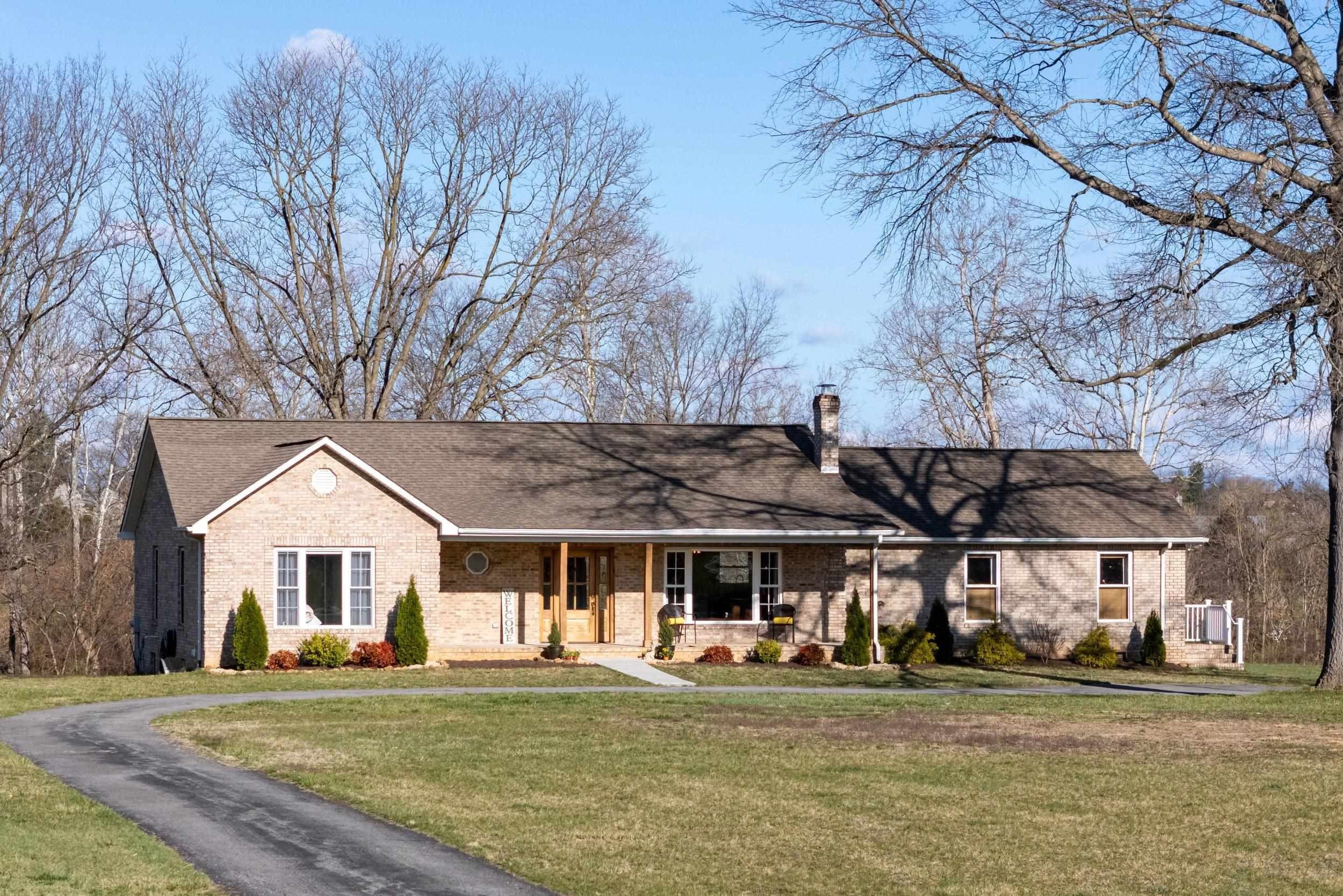 Single Family 5BR 3BA - 901 RIVERSIDE AVE, GROTTOES, VA