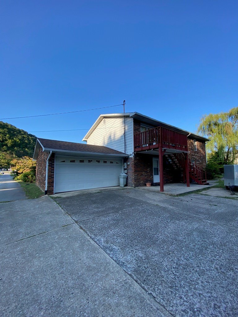 Single Family 4BR 3BA - 111 Sunset Drive, Pikeville, KY
