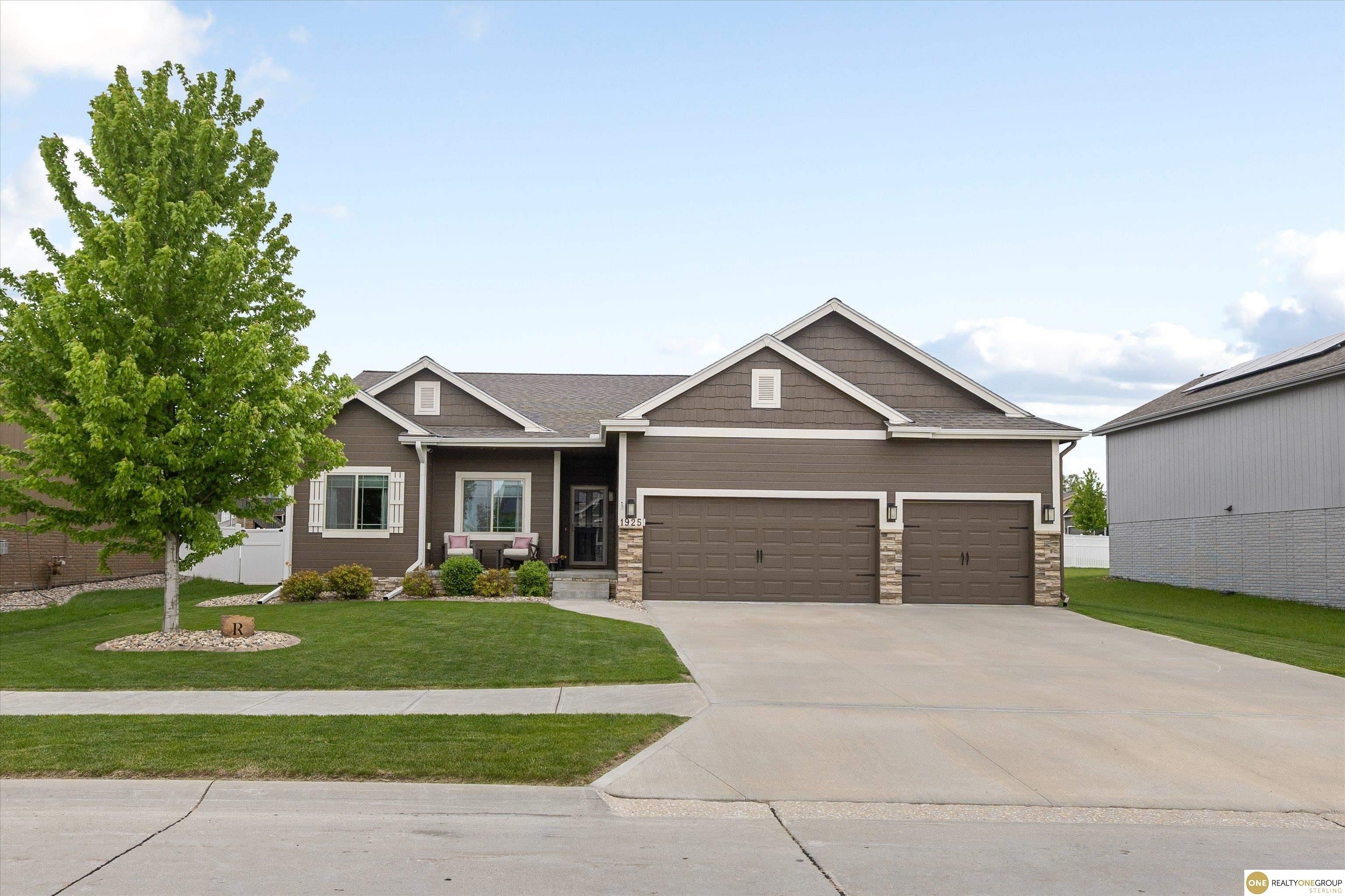 Single Family 4BR 3BA - 1925 Canyon Street, Bellevue, NE