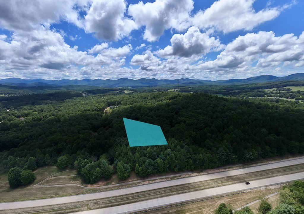 Single Family 3BR 3BA - 70 Martys Drive, Blairsville, GA