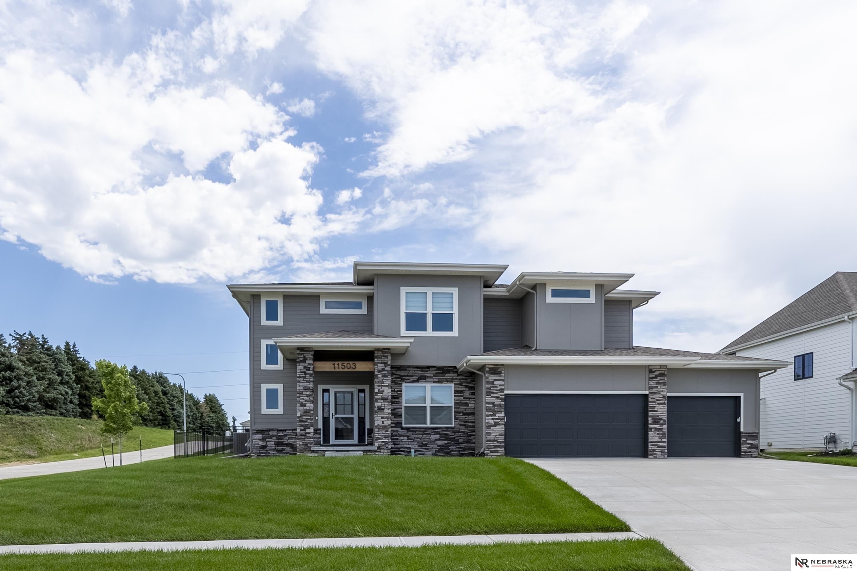 Single Family 4BR 4BA - 11503 S 115th Street, Papillion, NE