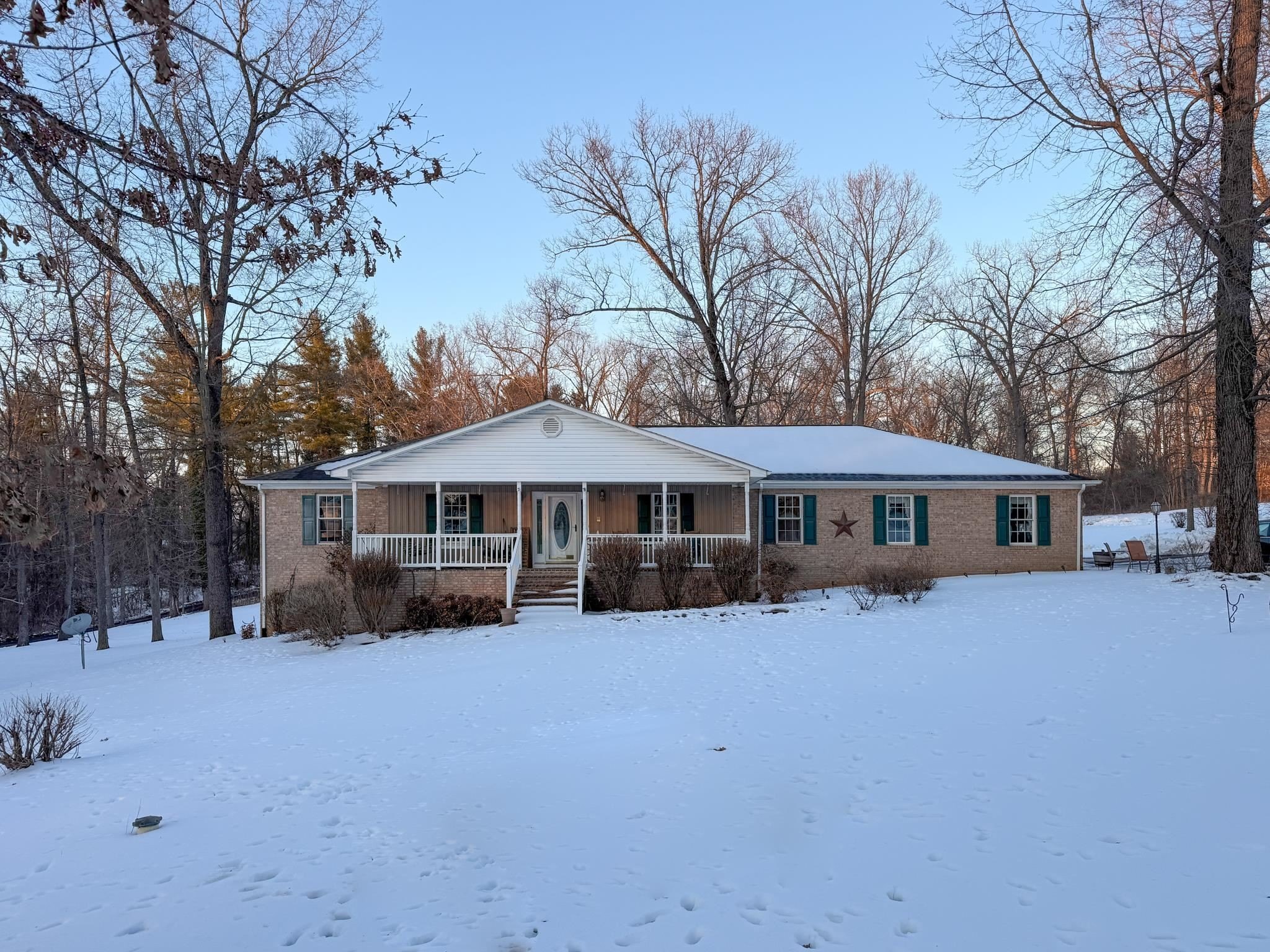 Single Family 4BR 4BA - 804 OAK GROVE CHURCH RD, WAYNESBORO, VA