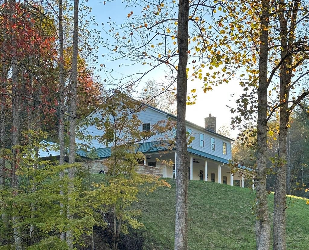 Single Family 2BR 3BA - 503 Stapleton Branch, Flat Gap, KY