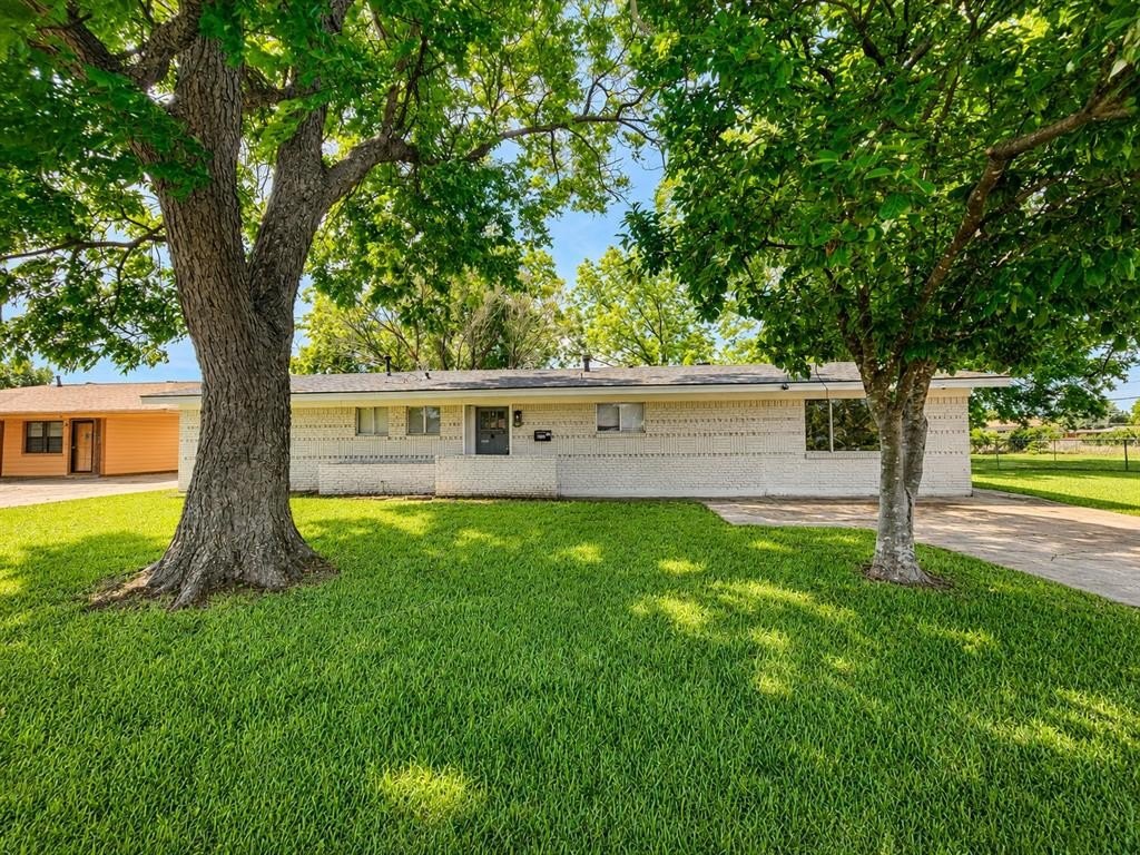 Single Family 4BR 2BA - 1106 Caroline Drive, Bossier City, LA