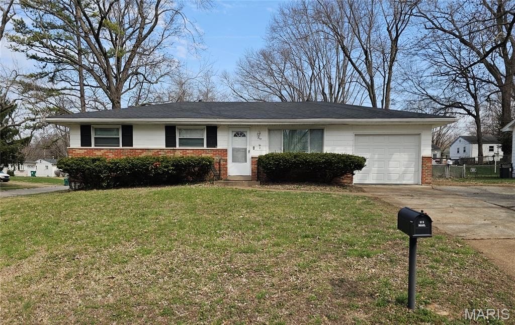 Single Family 2BR 2BA - 843 Font Lane, Bellefontaine Nghbrs, MO