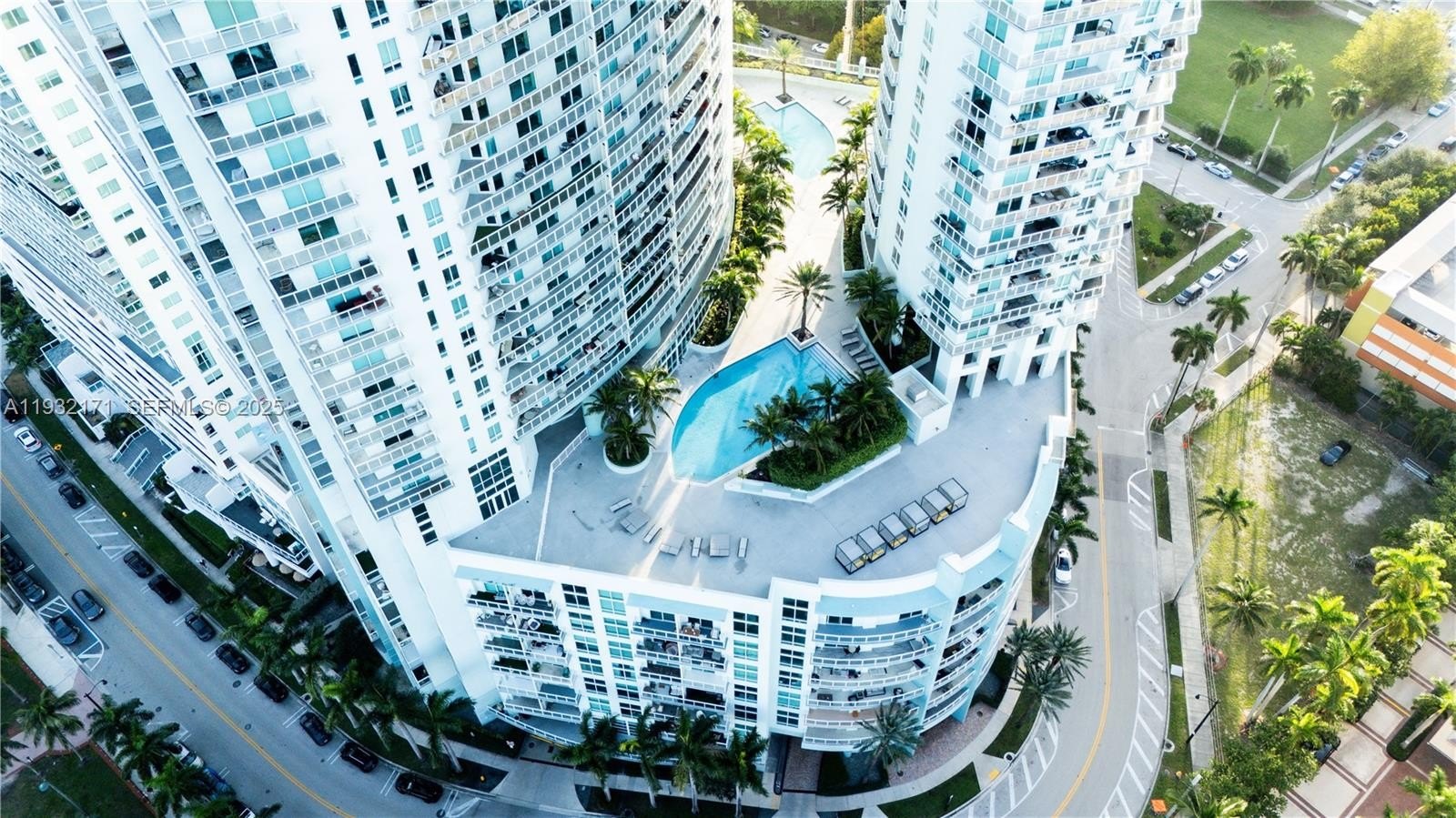 Condo 2BR 3BA - 1900 N Bayshore Dr, Miami, FL