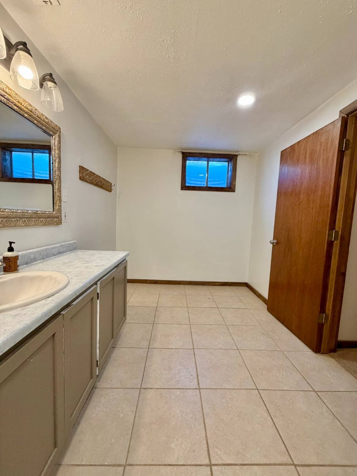 Single Family 5BR 2BA - 1161 Summer Sun Ave, Colby, KS