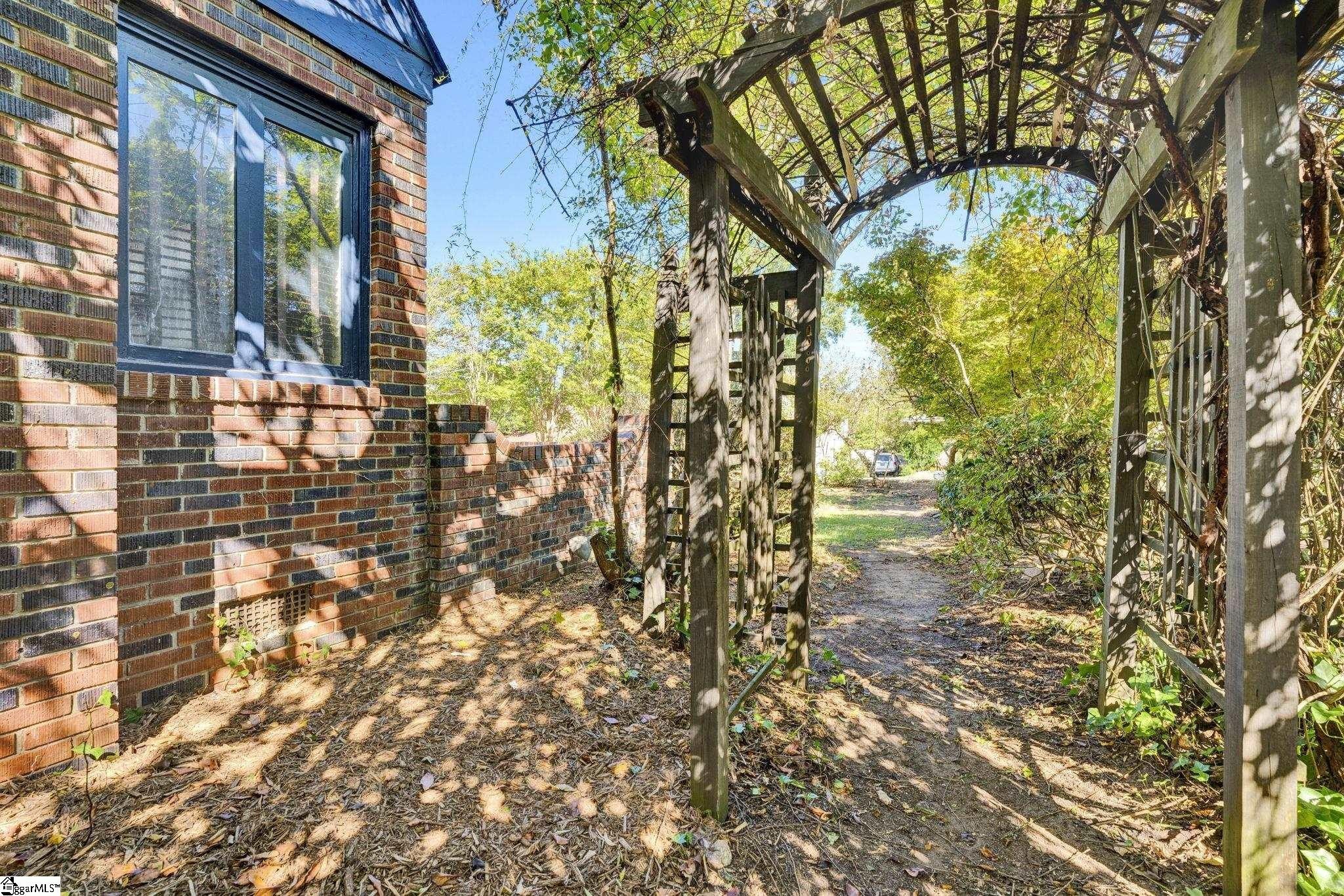 Single Family 3BR 1BA - 108 Irby Avenue, Laurens, SC