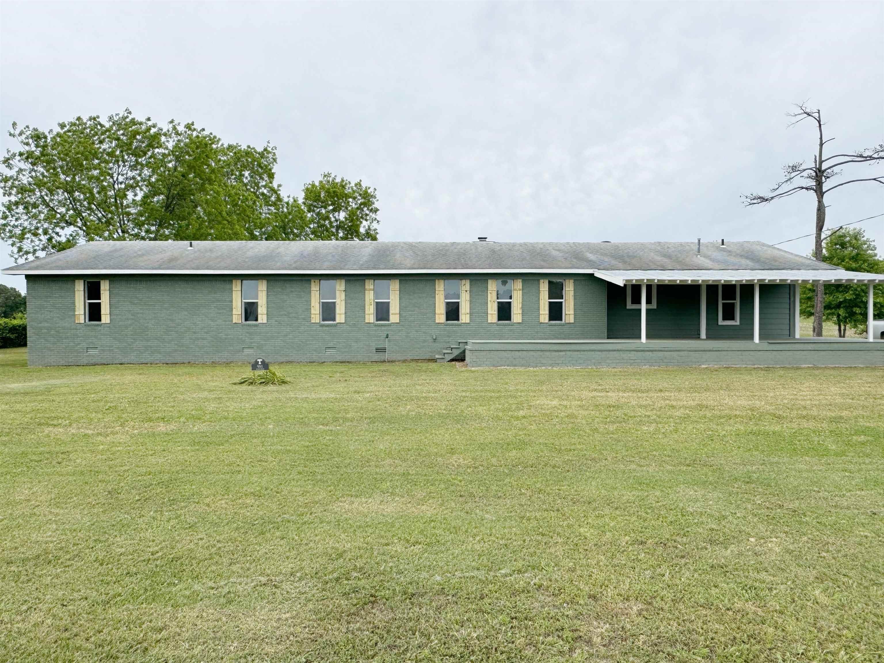Single Family 4BR 4BA - 951 SLOAN Rd, Burlison, TN