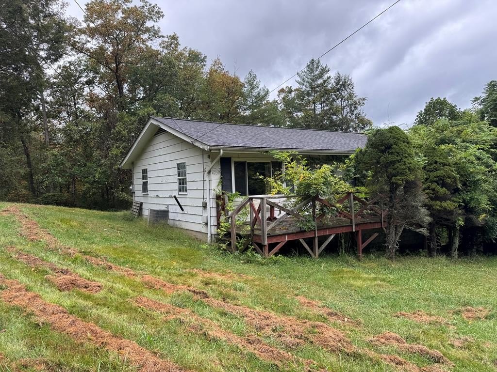 Single Family 3BR 1BA - 4239 Coal River Rd, ARNETT, WV