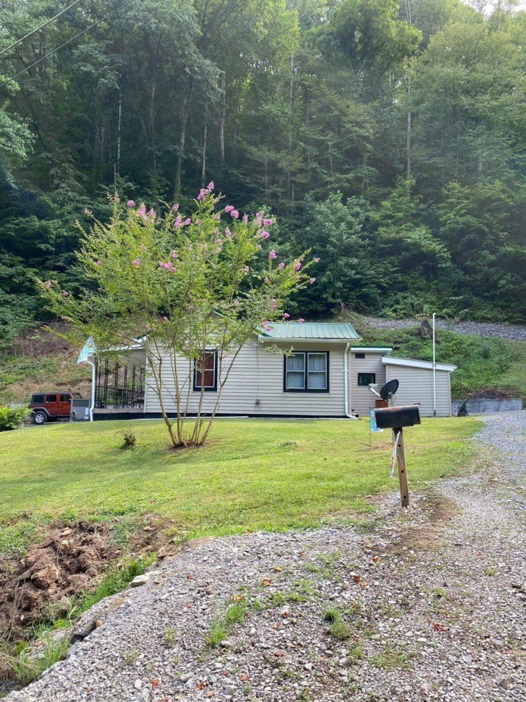 Single Family 2BR 1BA - 469 Hatfield Branch, McCarr, KY