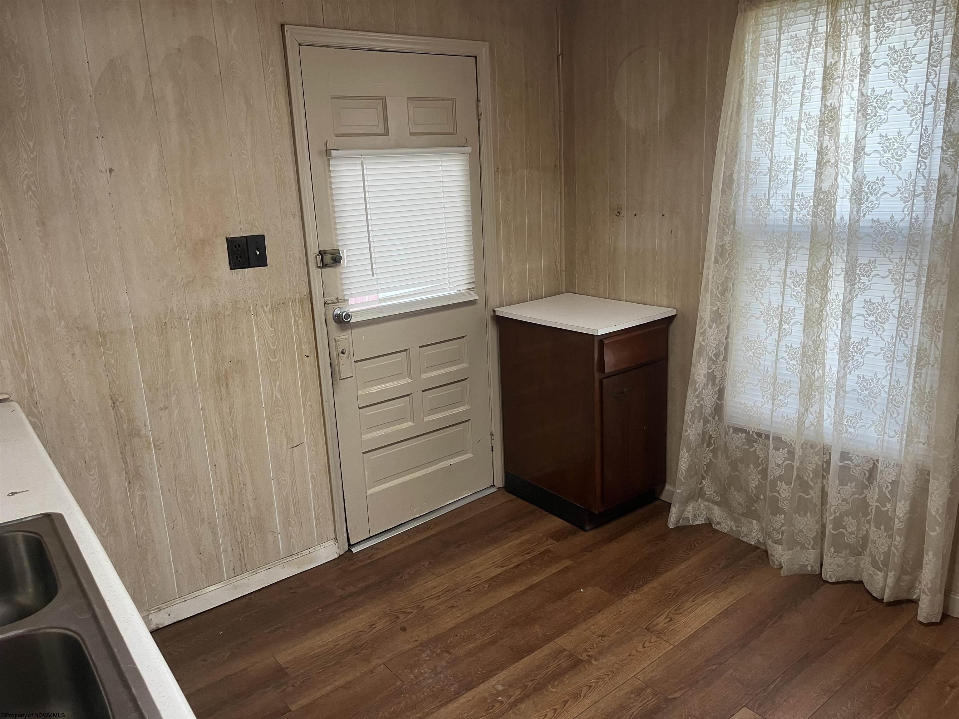 Single Family 4BR 2BA - 124 S Main Avenue, Weston, WV