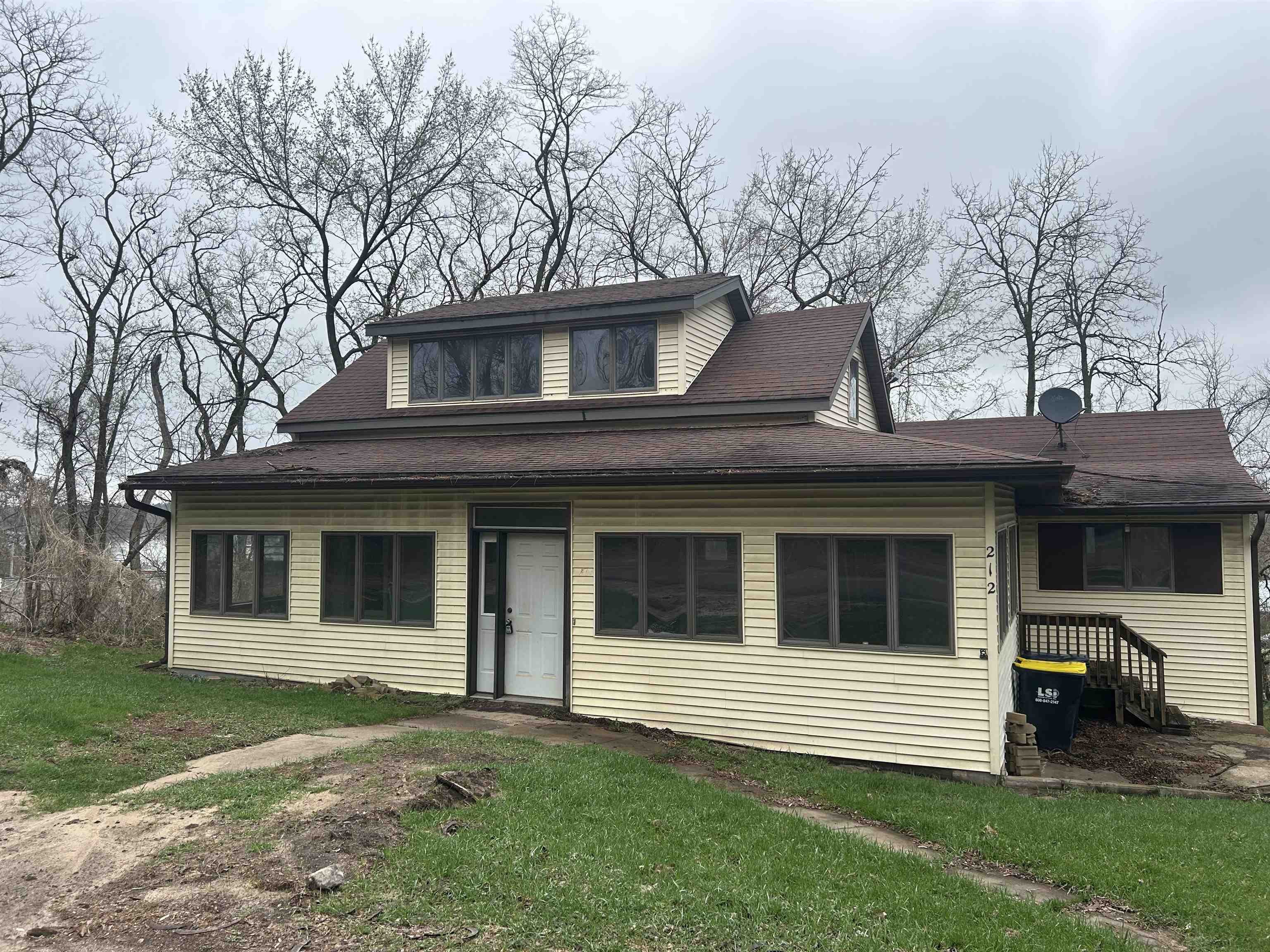 Single Family 3BR 2BA - 212 Center Avenue, Necedah, WI