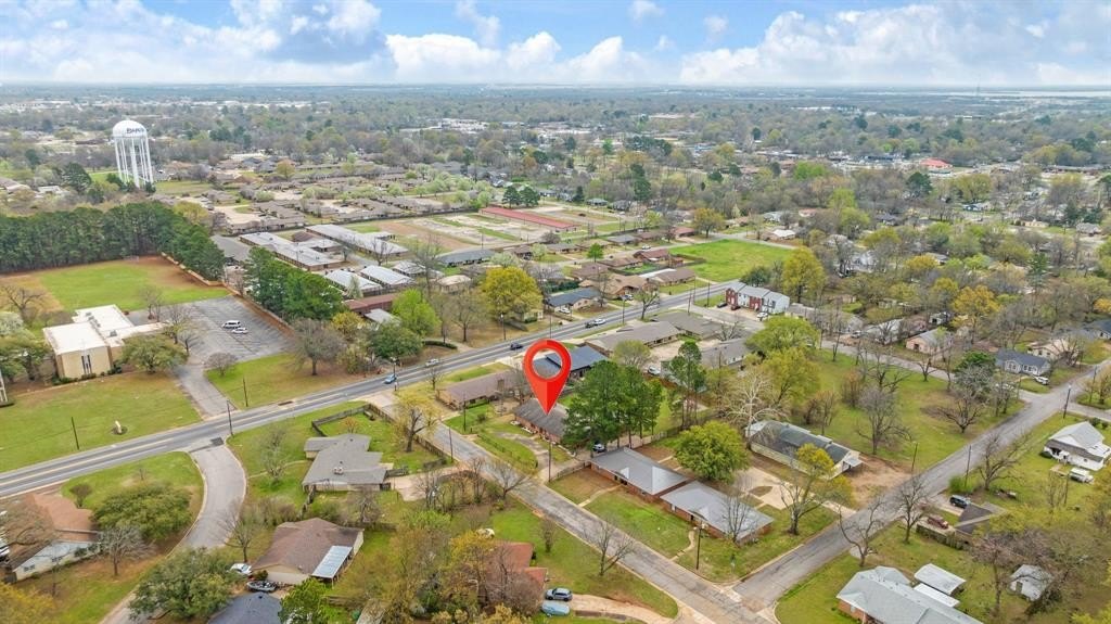 Single Family 3BR 2BA - 1920 E Tudor Street, Paris, TX