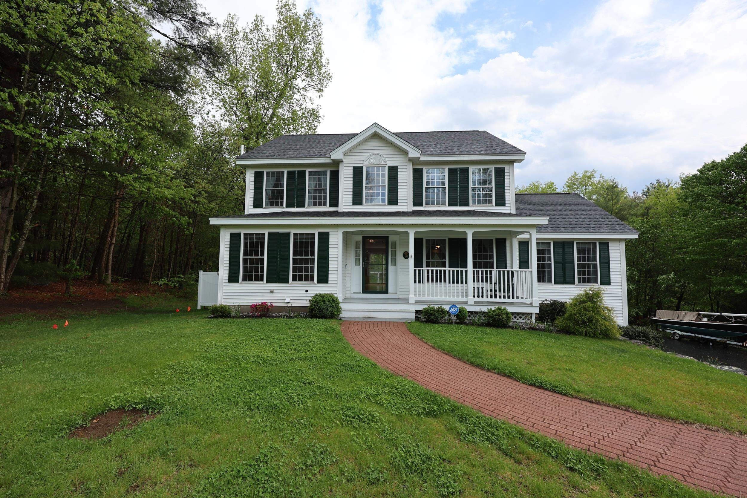 Single Family 3BR 3BA - 19 Burgess Drive, Litchfield, NH