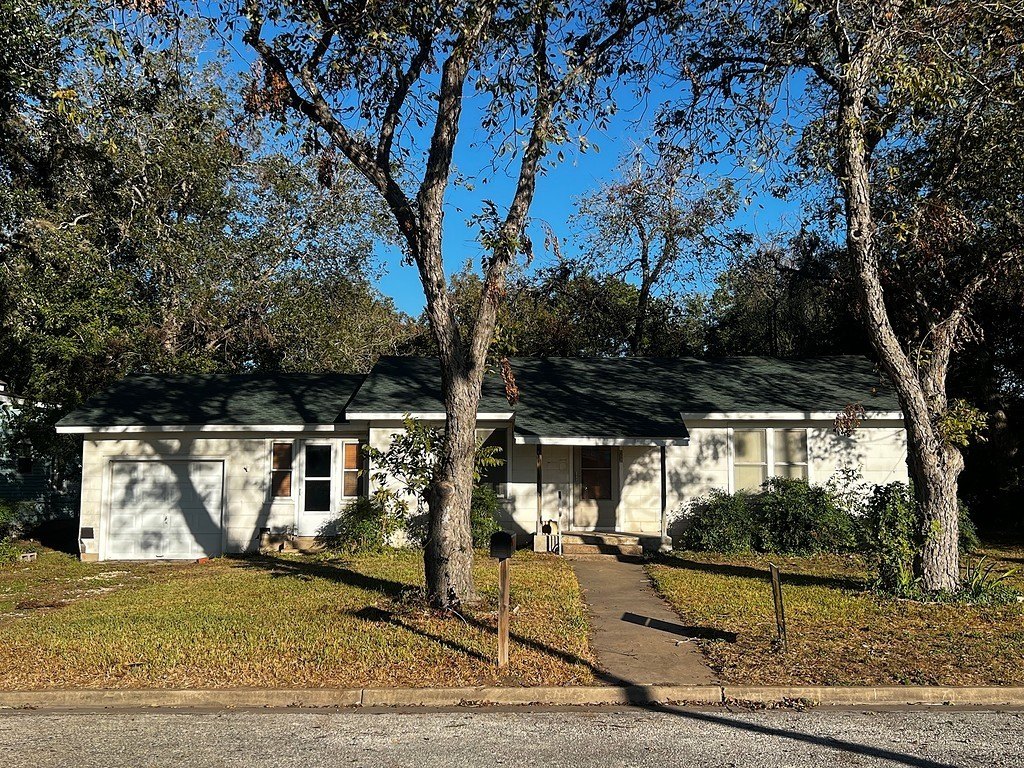 Other 2BR 1BA - 587 East La Fayette Street, La Grange, TX