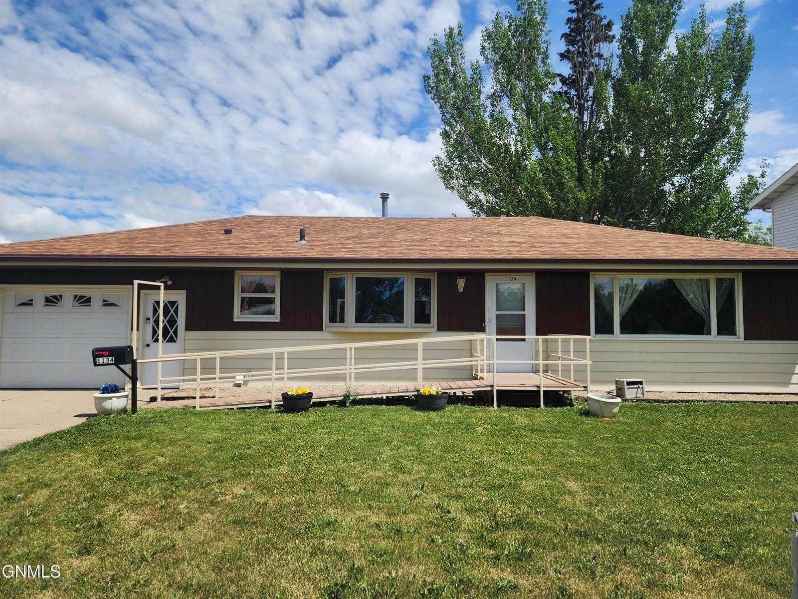 Single Family 4BR 2BA - 1134 Summit Boulevard, Bismarck, ND