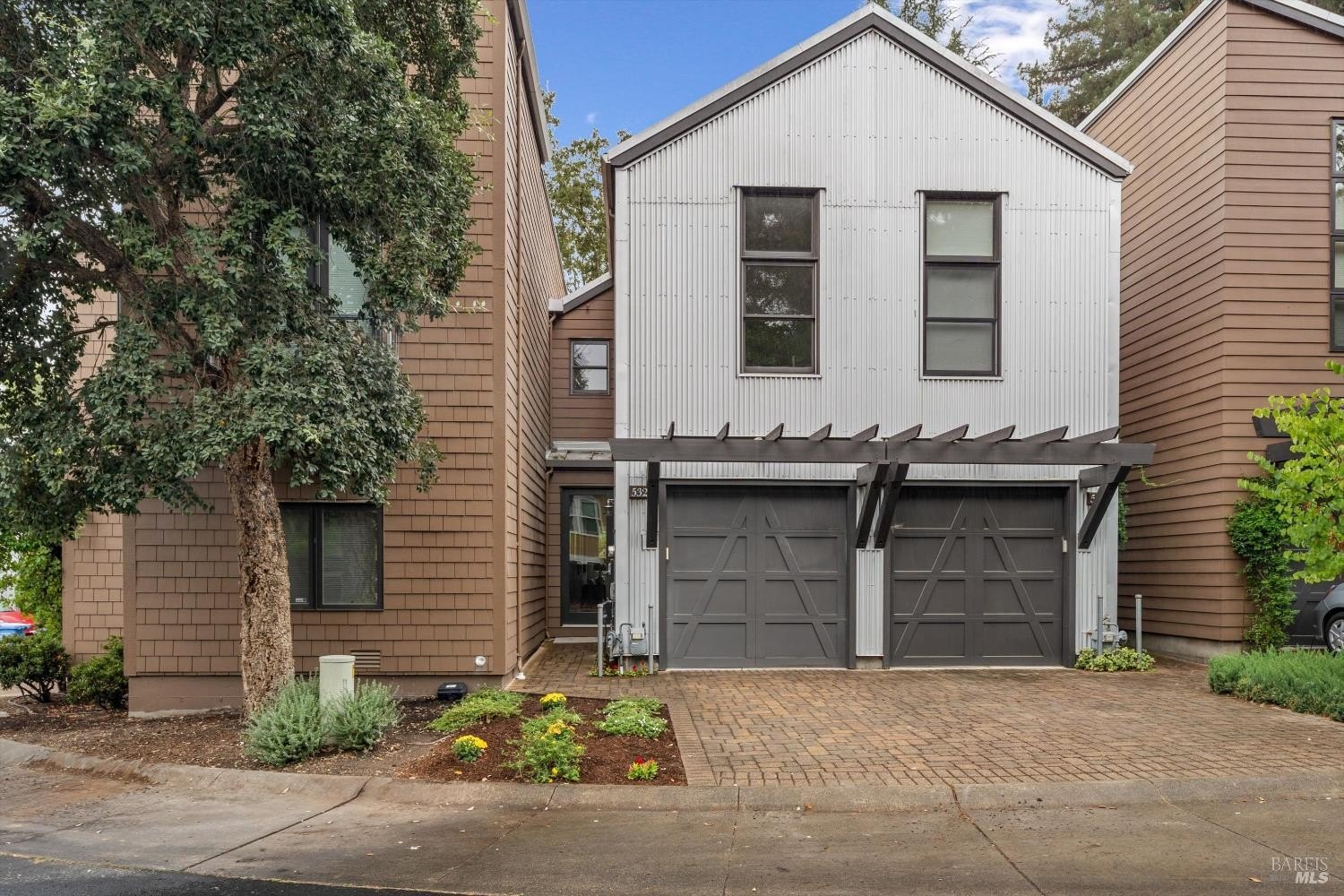 Single Family 2BR 2BA - 532 Grove Street, Healdsburg, CA