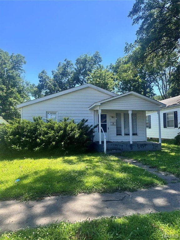 Single Family 2BR 1BA - 112 W Davidson Avenue, Chaffee, MO