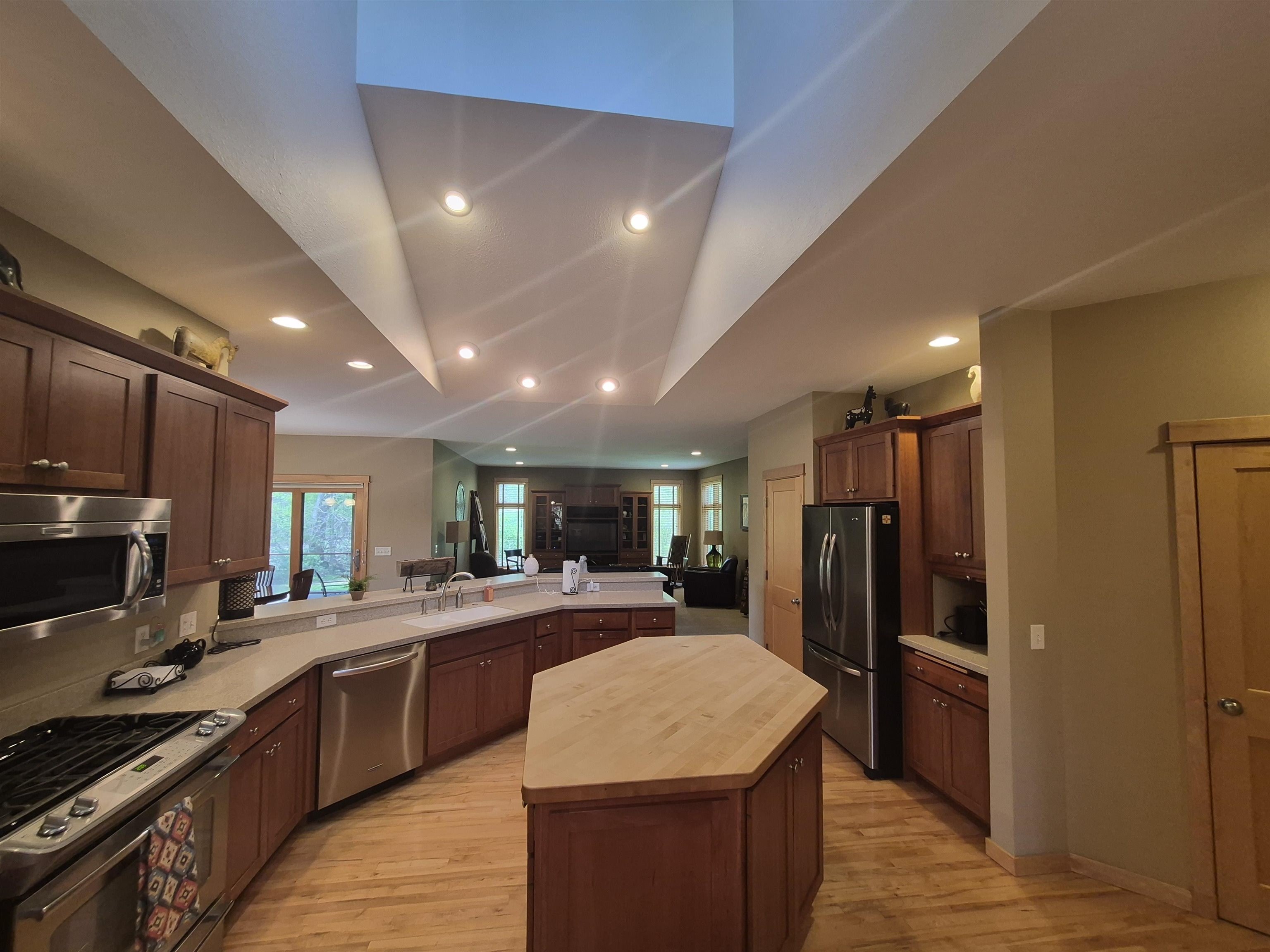 Single Family 3BR 2BA - 3181 N Crystal Springs Road, Janesville, WI