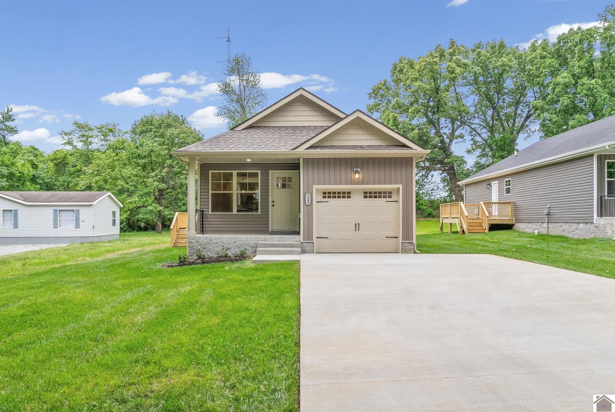 Single Family 3BR 2BA - 135 Illinois Ave, OAK GROVE, KY