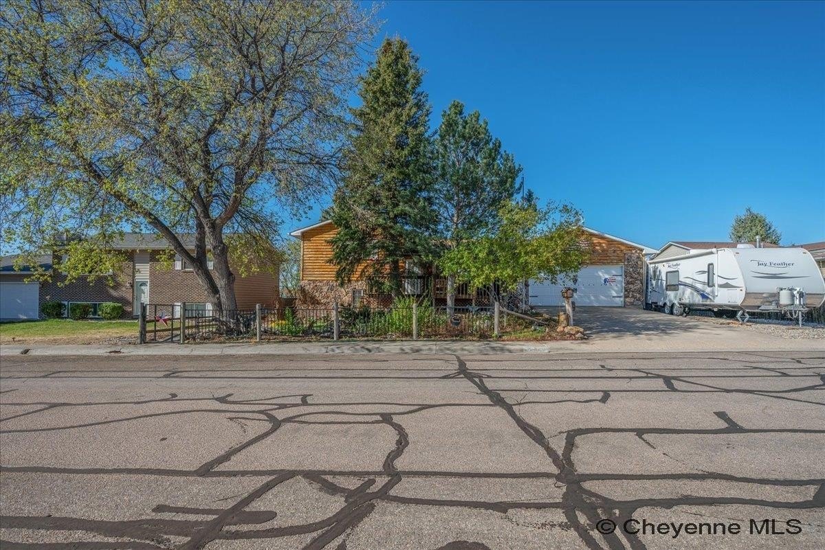 Single Family 3BR 3BA - 4203 EVERTON DR, Cheyenne, WY
