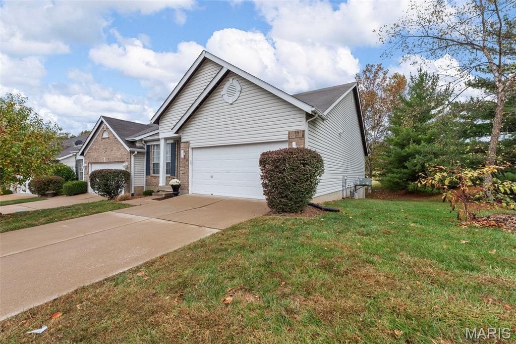 Single Family 2BR 3BA - 101 Robbins Way Drive, Florissant, MO