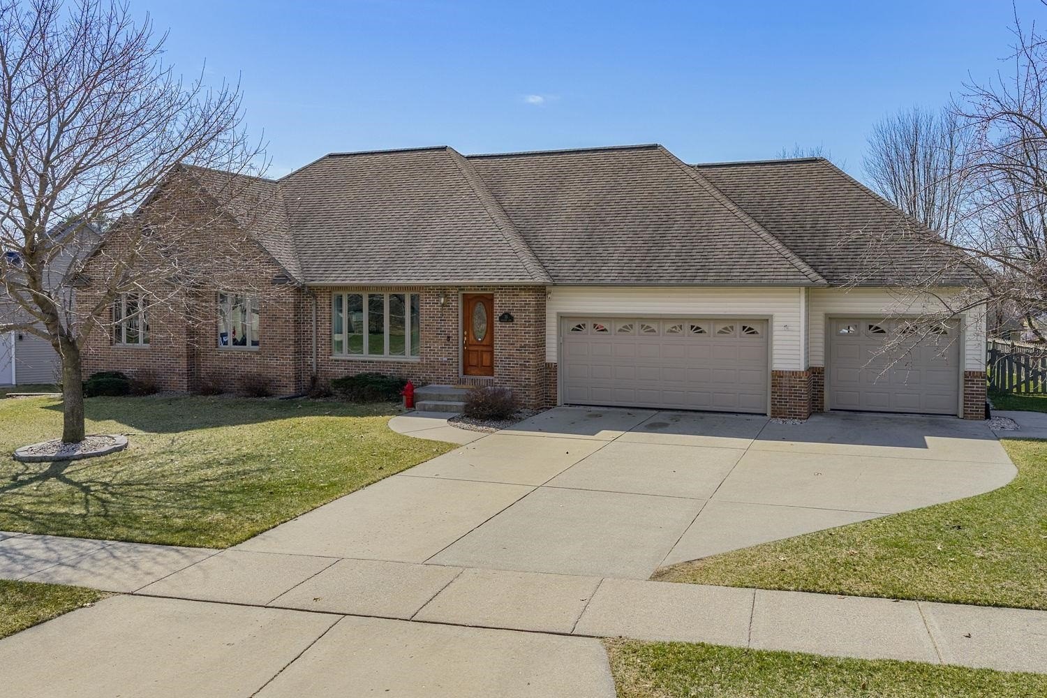 Single Family 4BR 3BA - 35 Harrison Lane, Reedsburg, WI