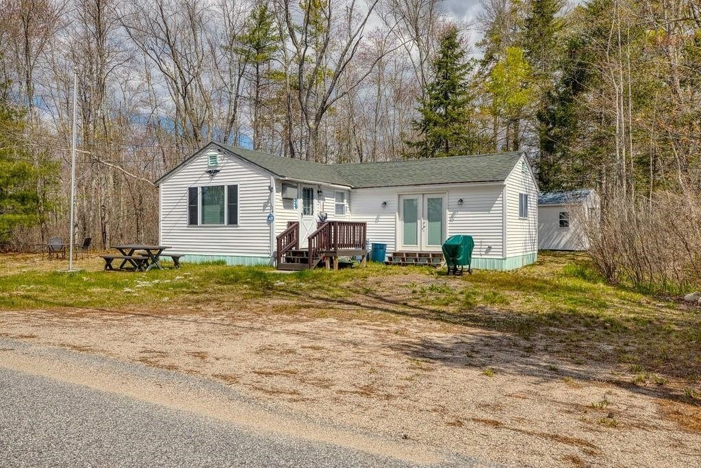 Single Family 1BR 1BA - 104 Bailey Road, Effingham, NH