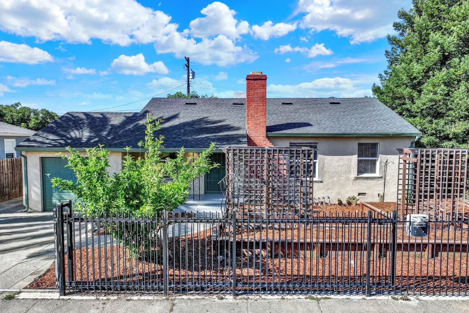 Single Family 3BR 1BA - 5631 35th Avenue, Sacramento, CA