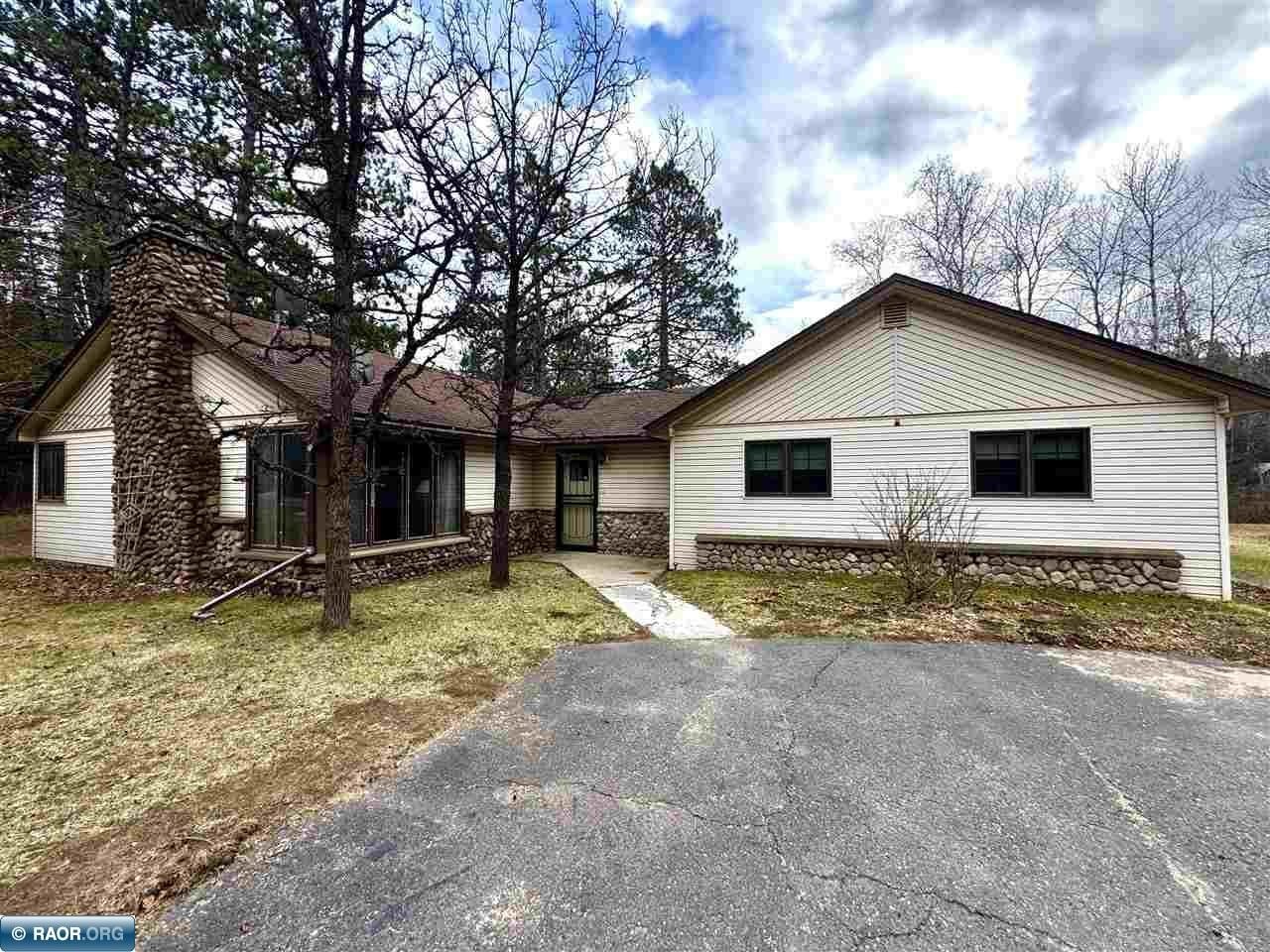 Single Family 4BR 2BA - 6252 Evergreen Rd, Gilbert, MN