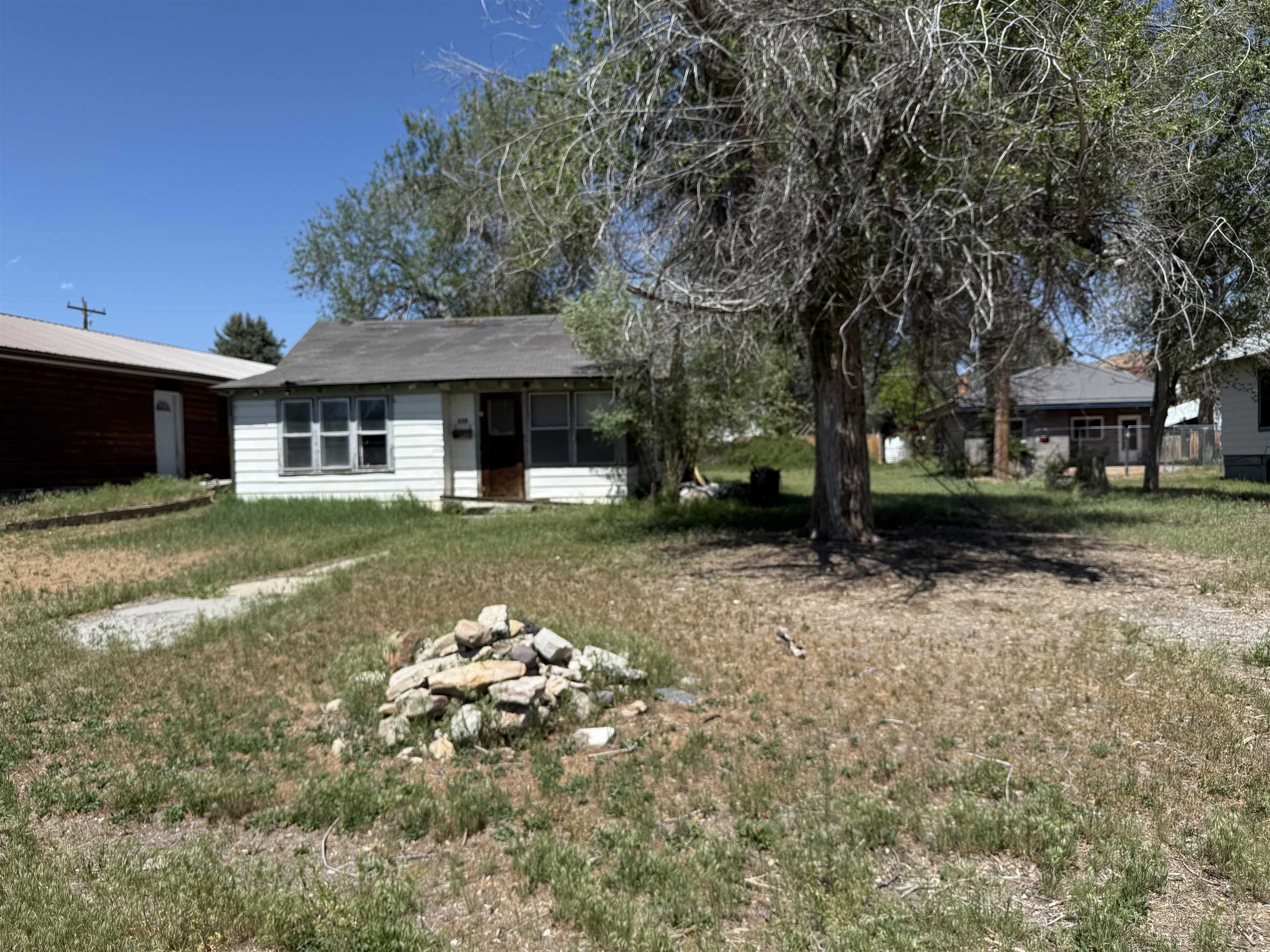 Single Family 2BR 1BA - 628 Big Horn Street, Thermopolis, WY