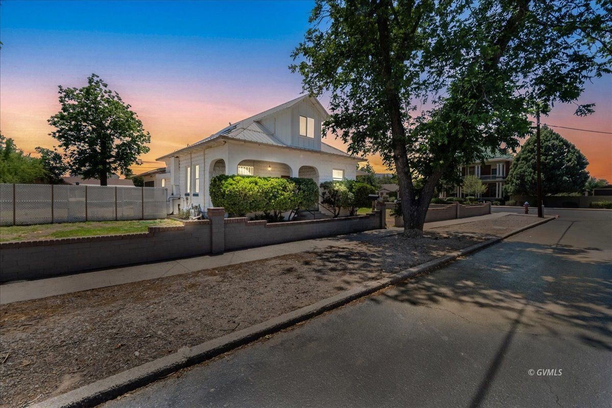Single Family 4BR 3BA - 320 W 11th St, Safford, AZ