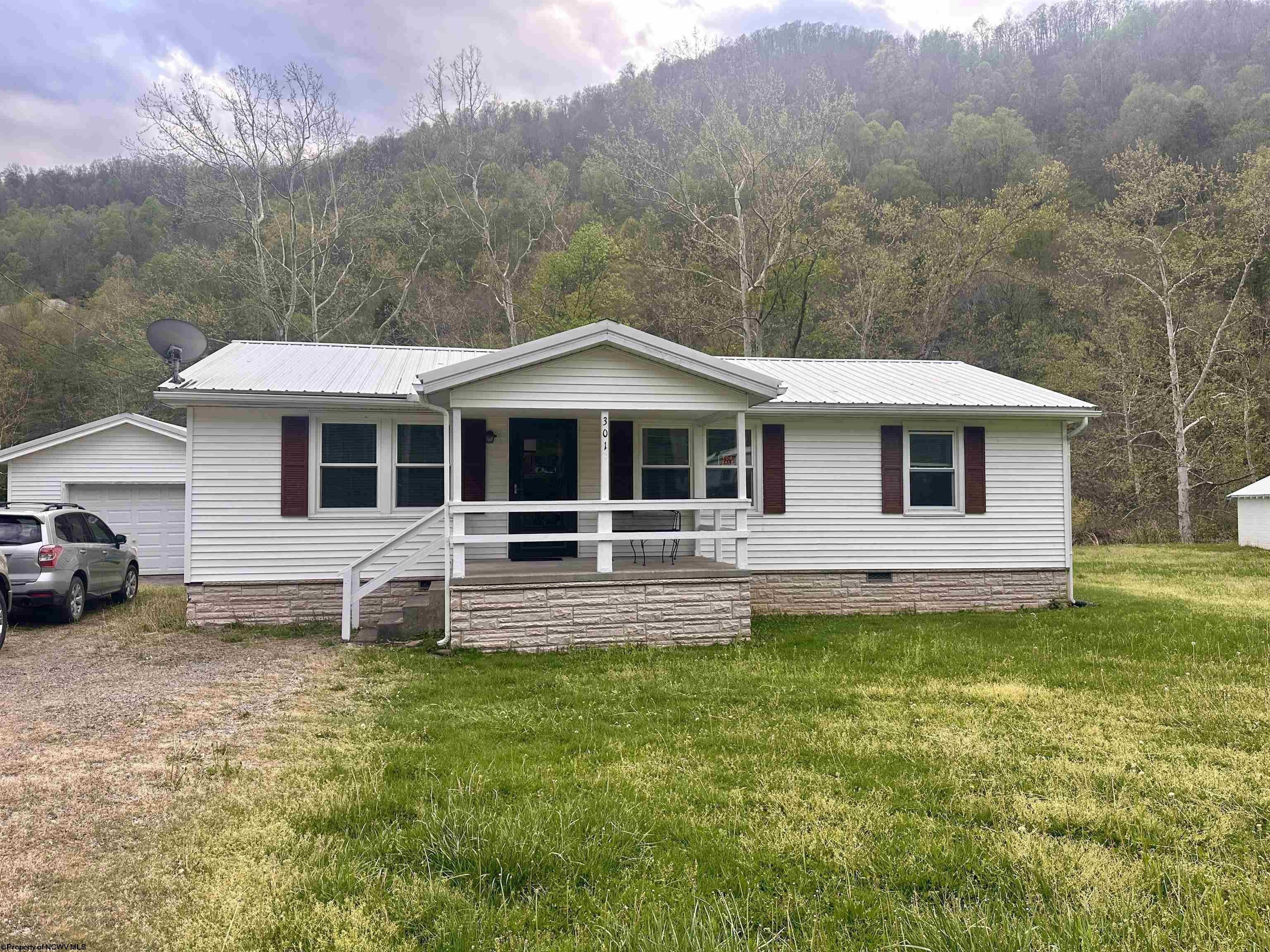 Single Family 3BR 1BA - 301 Elk River Road, Webster Springs, WV