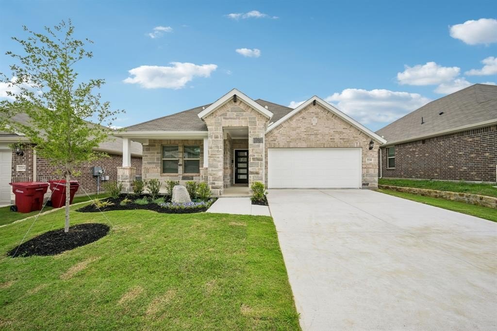 Single Family 3BR 2BA - 2218 Rannoch Street, Sherman, TX