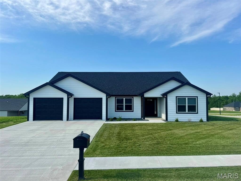 Single Family 3BR 2BA - 200 W Larkspur Court, Hannibal, MO