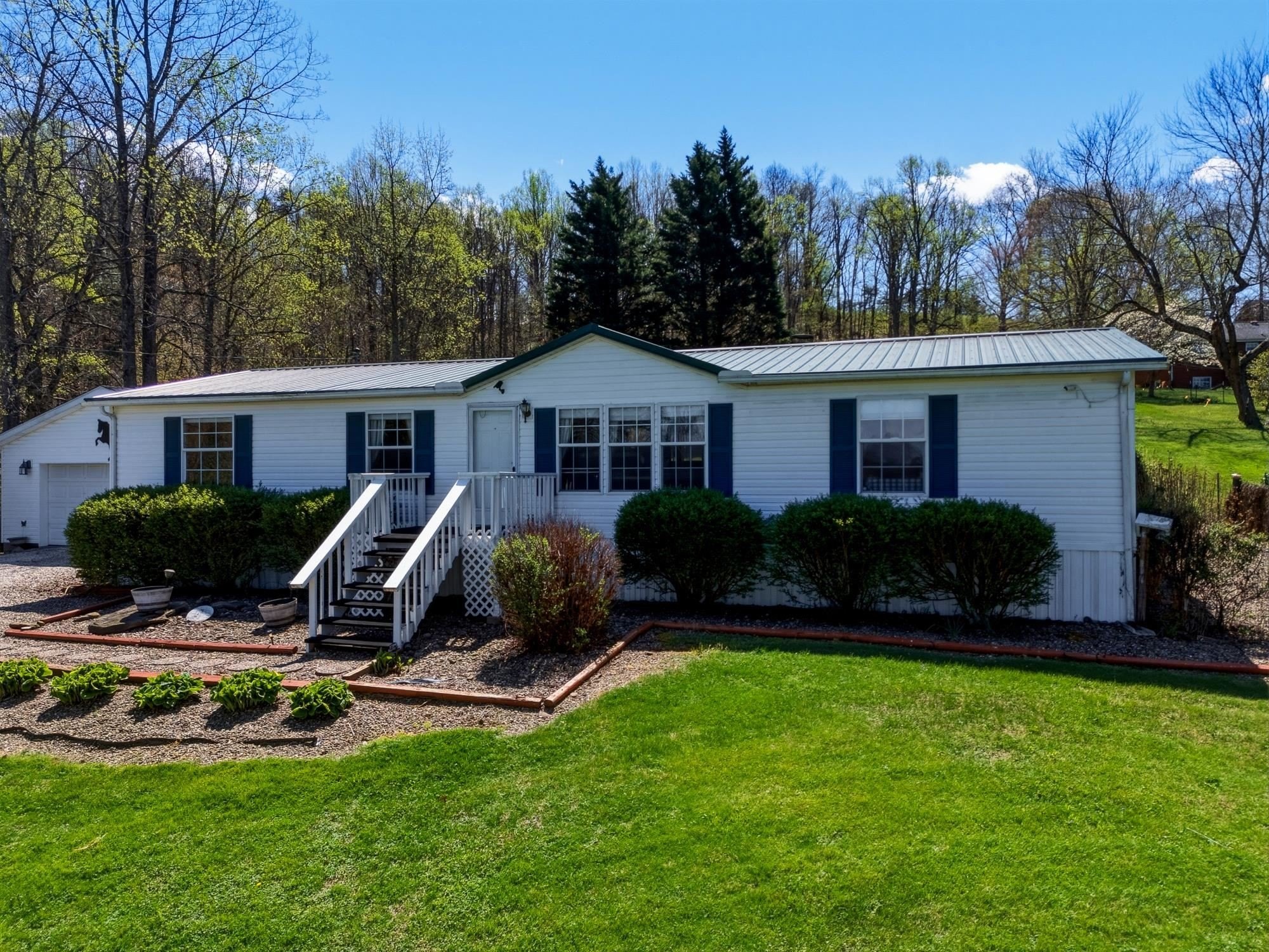 Single Family 3BR 2BA - 2435 US Route 60, Hurricane, WV