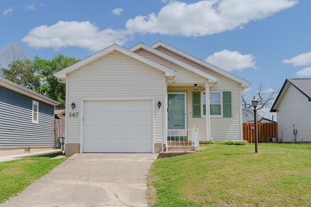 Single Family 3BR 2BA - 147 N Rose Street, Chillicothe, OH