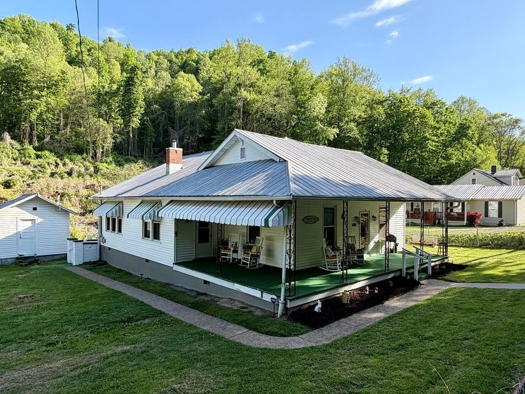 Single Family 3BR 2BA - 232 Mill Branch, Paintsville, KY