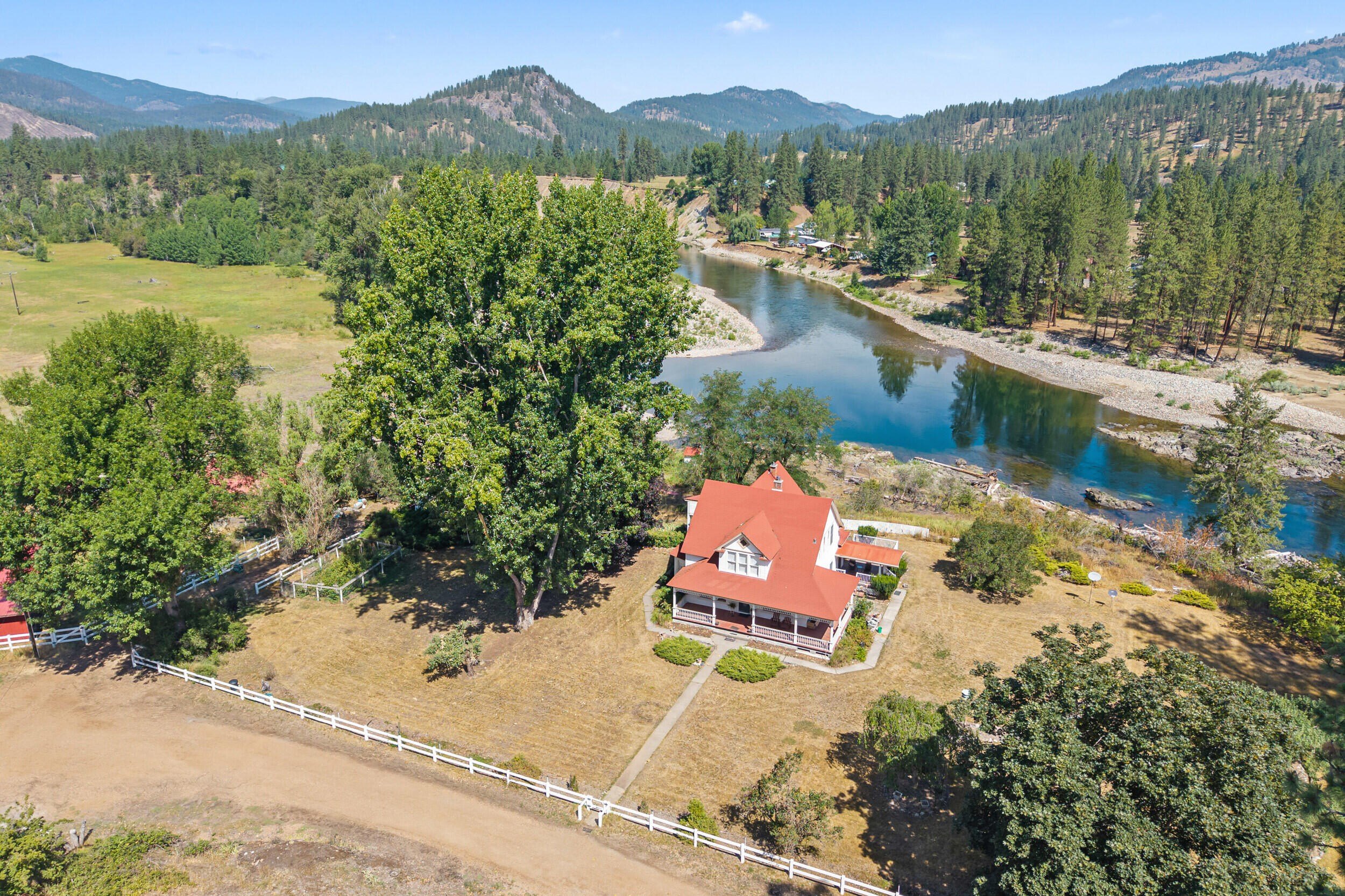 Single Family 2BR 3BA - 2339 KETTLE RIVER RD, KETTLE FALLS, WA