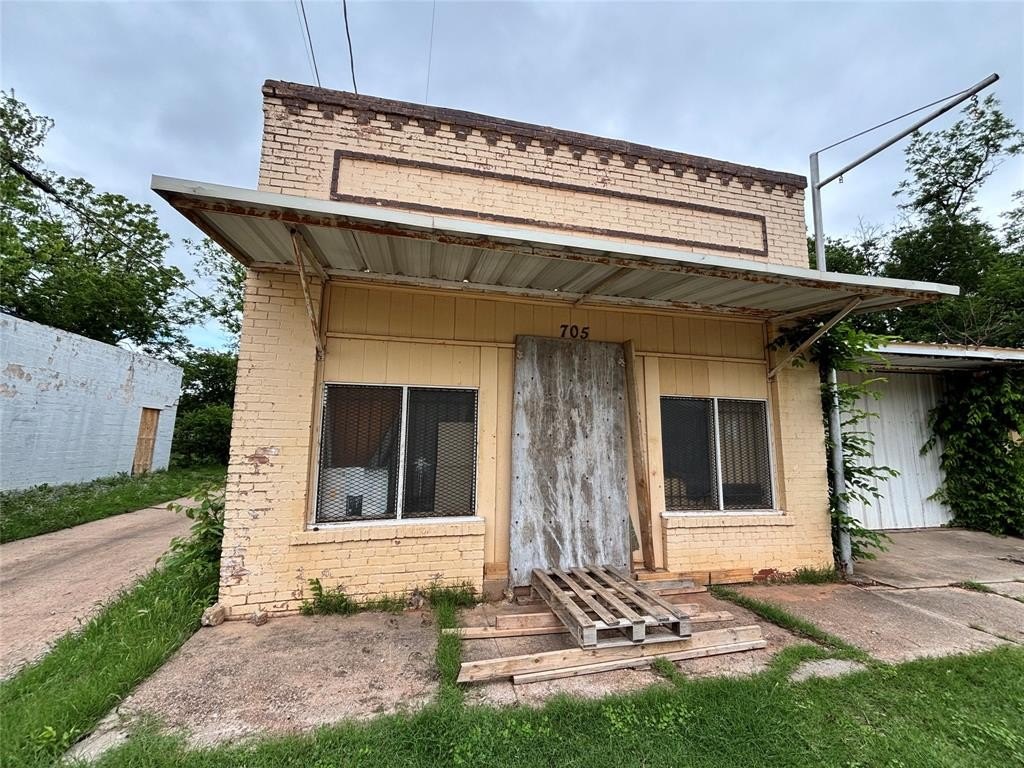 Single Family 2BR 1BA - 705 N Broadway Street, Wichita Falls, TX