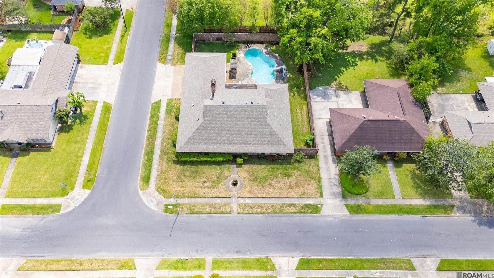 Single Family 6BR 5BA - 12486 Lockhaven Ave, Baton Rouge, LA