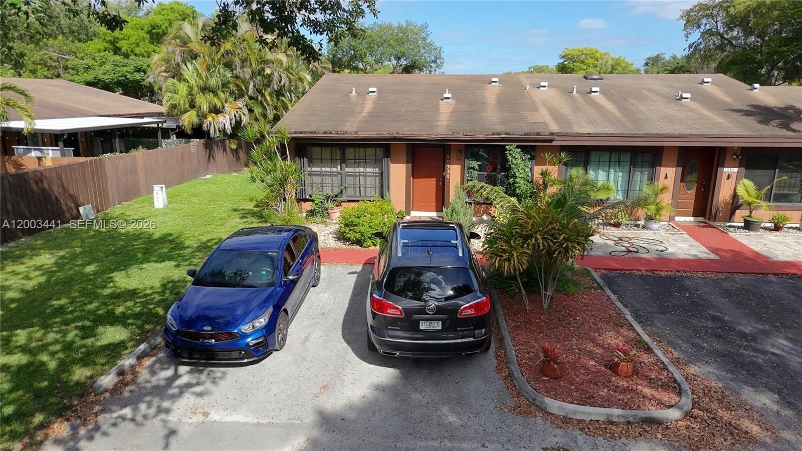 Single Family 2BR 2BA - 10331 Holly Ct, Pembroke Pines, FL