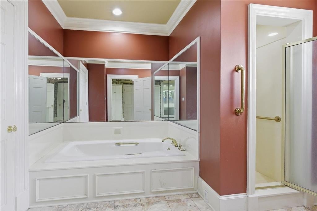 Single Family 4BR 4BA - 2034 Charvais Street, Lake Charles, LA