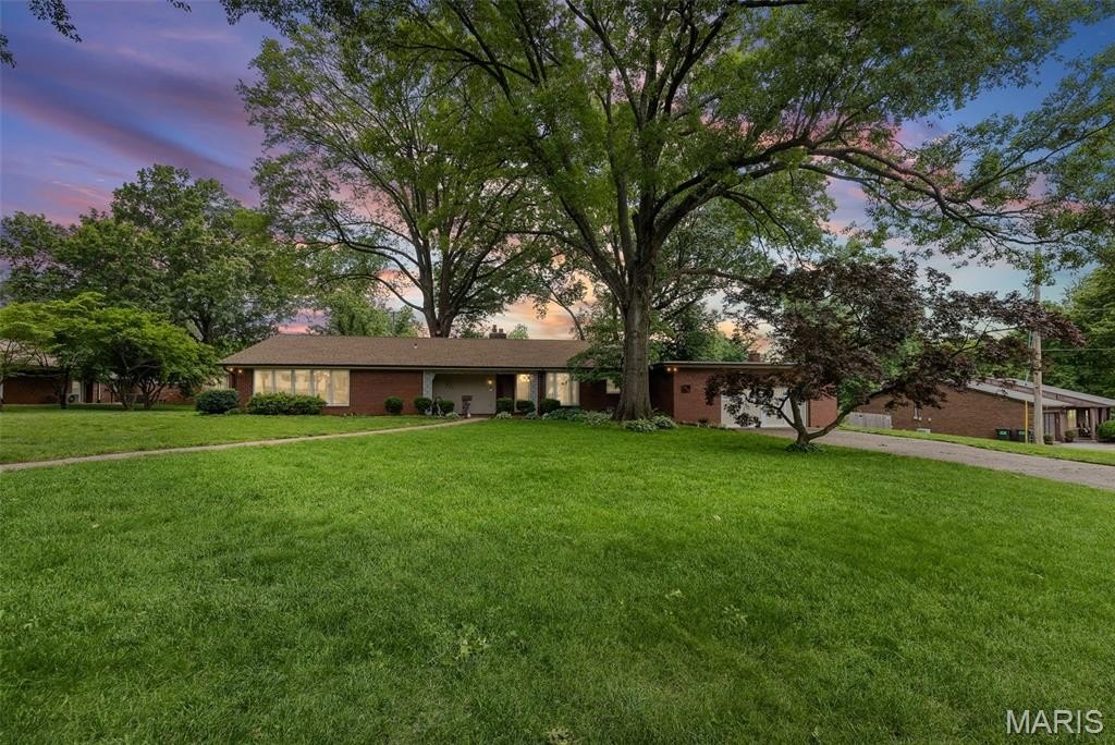 Single Family 3BR 5BA - 4 Shady Lane, Belleville, IL